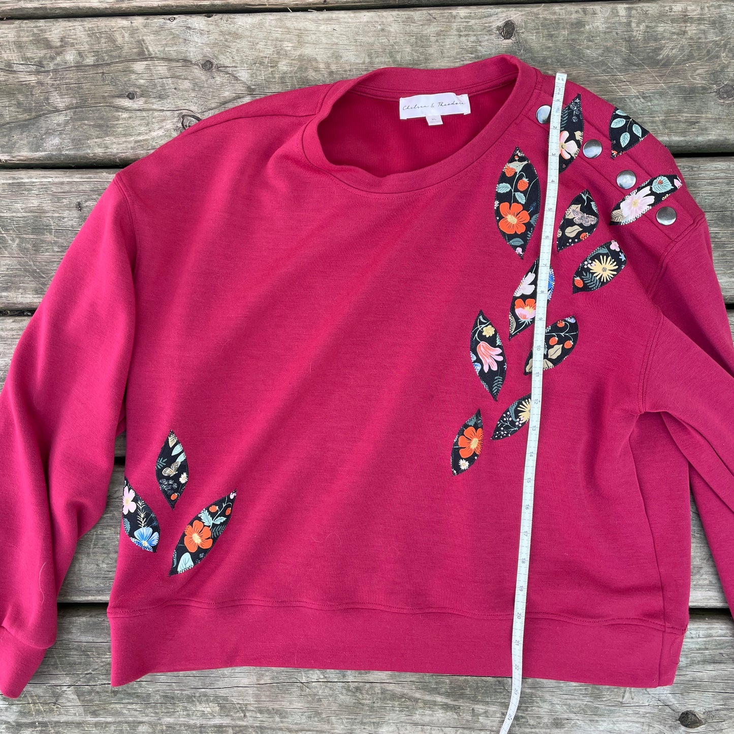 Maroon Sweatshirt with Floral Appliqué (size xl)