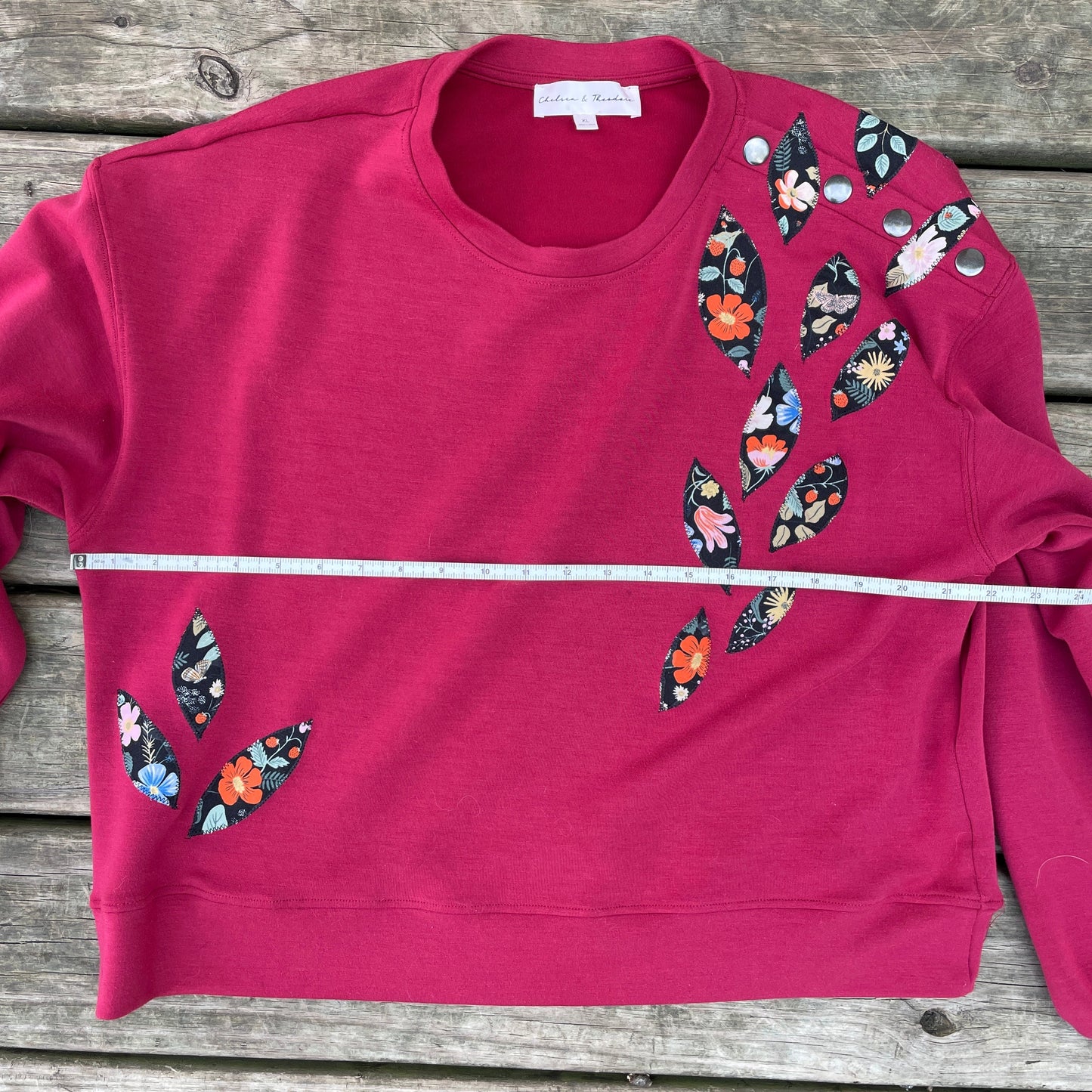 Maroon Sweatshirt with Floral Appliqué (size xl)