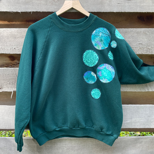 Green Sweatshirt with Circle Appliqué (size xl)