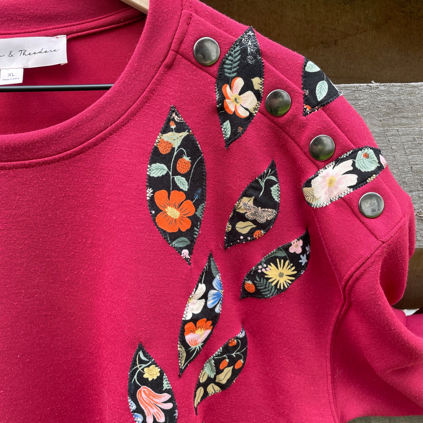 Maroon Sweatshirt with Floral Appliqué (size xl)