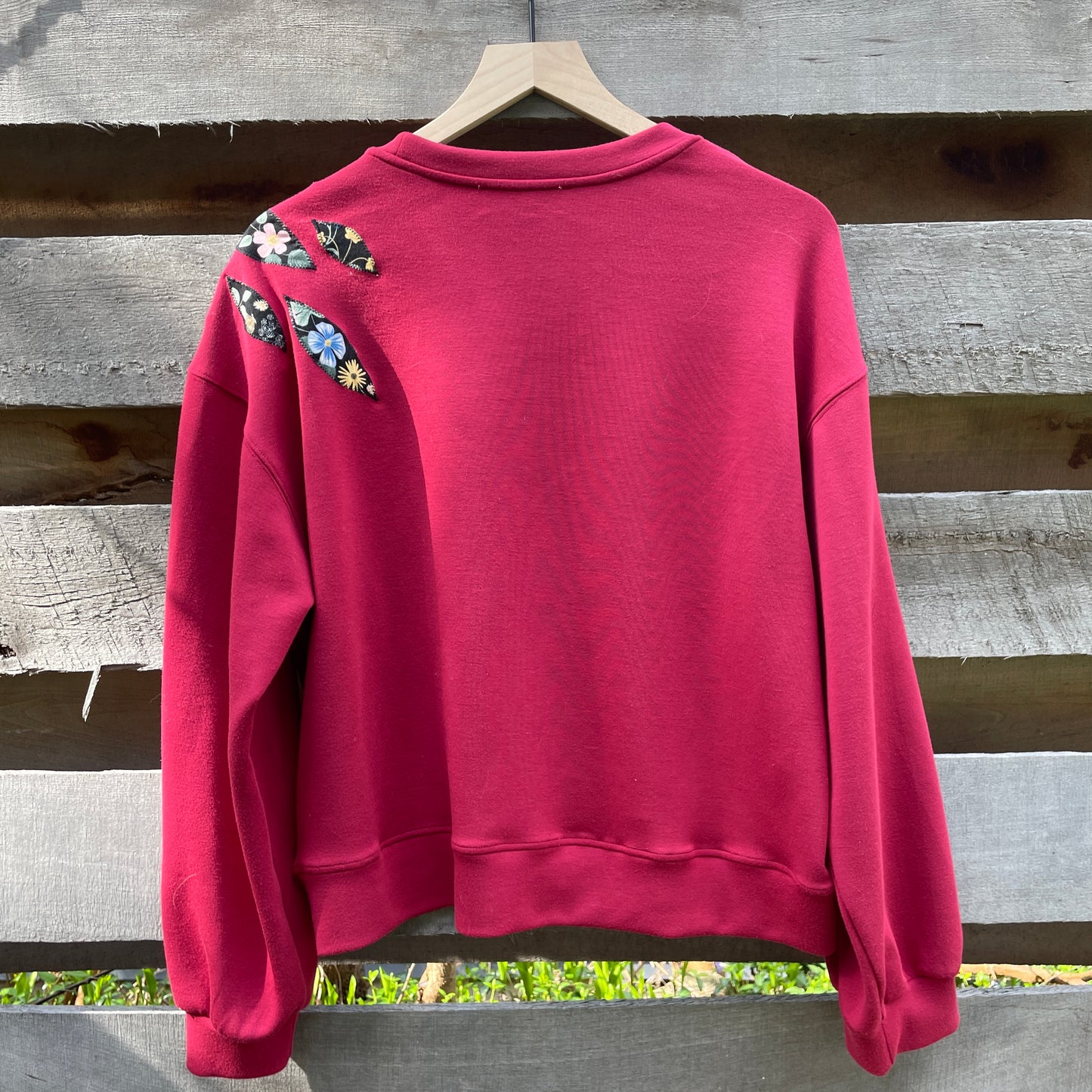 Maroon Sweatshirt with Floral Appliqué (size xl)