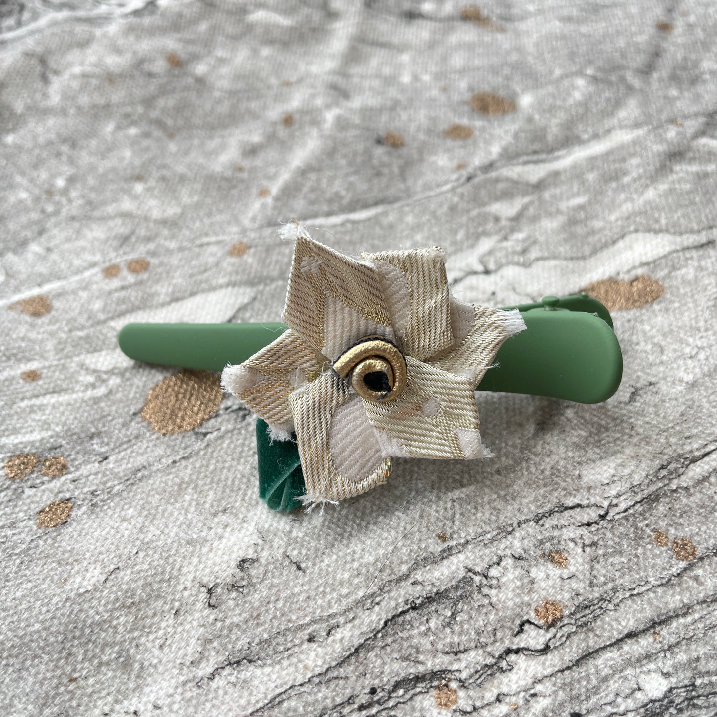 Flower Hair Clip - White & Gold