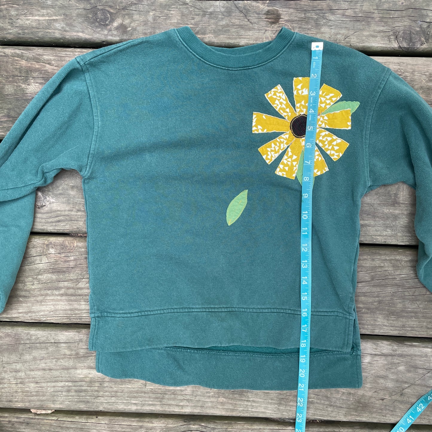 Green Sweatshirt with Floral Appliqué (size x-small)