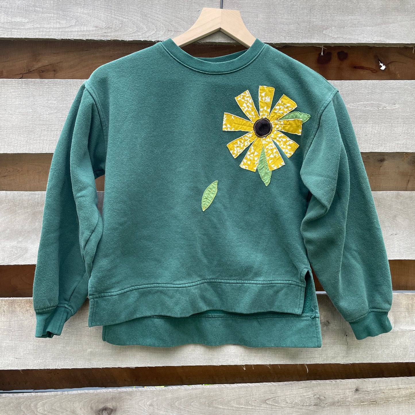 Green Sweatshirt with Floral Appliqué (size x-small)