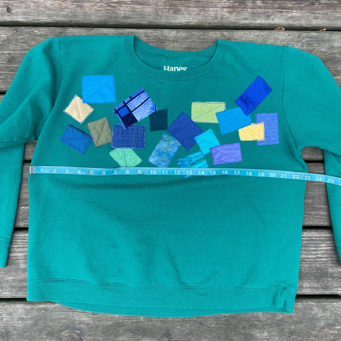 Green Sweatshirt with Abstract Appliqué (size L)