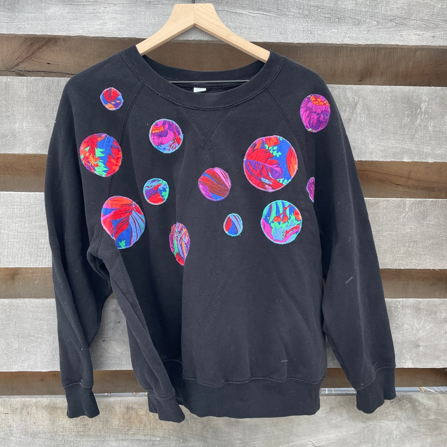 Black Sweatshirt with Circle Appliqué (size xl)