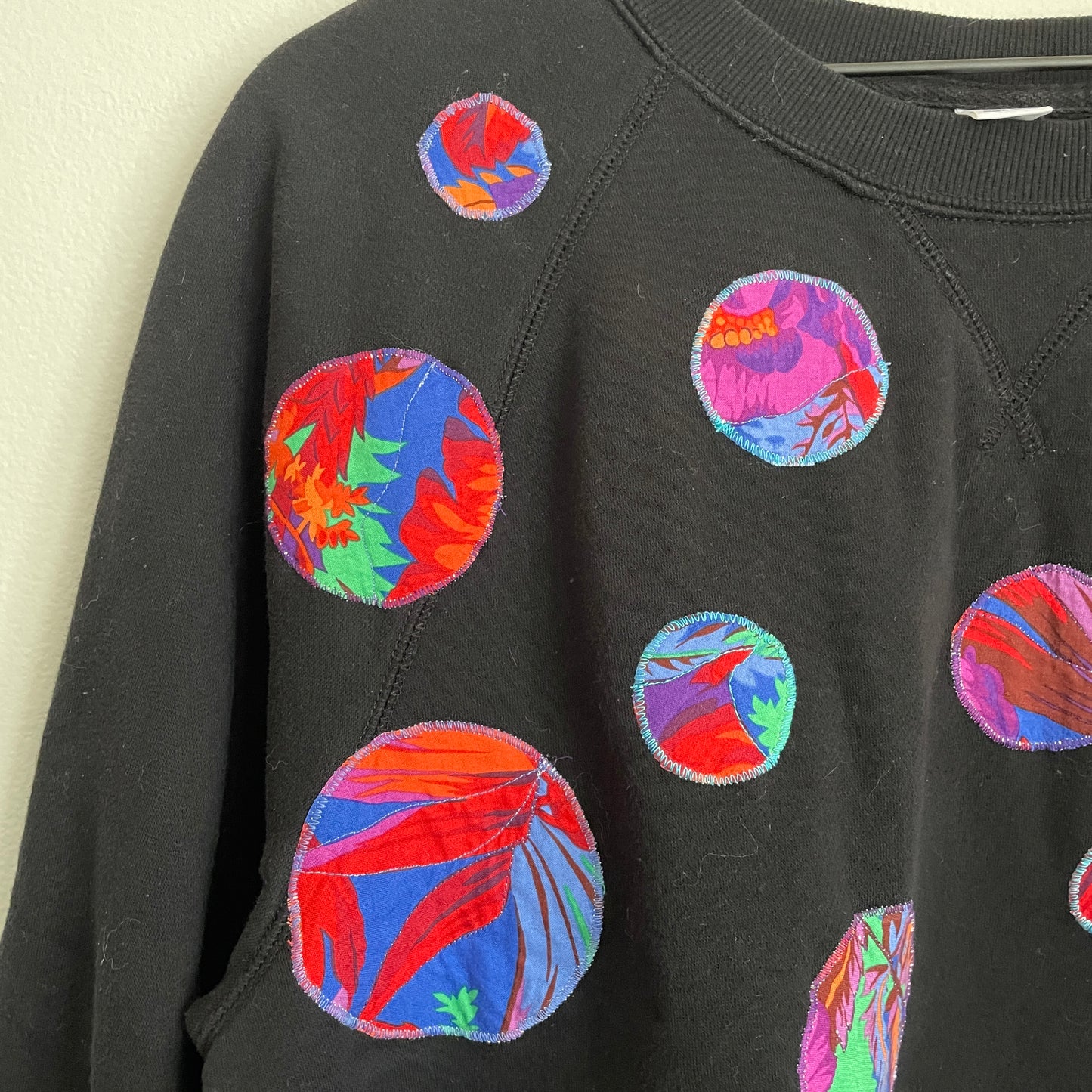 Black Sweatshirt with Circle Appliqué (size xl)