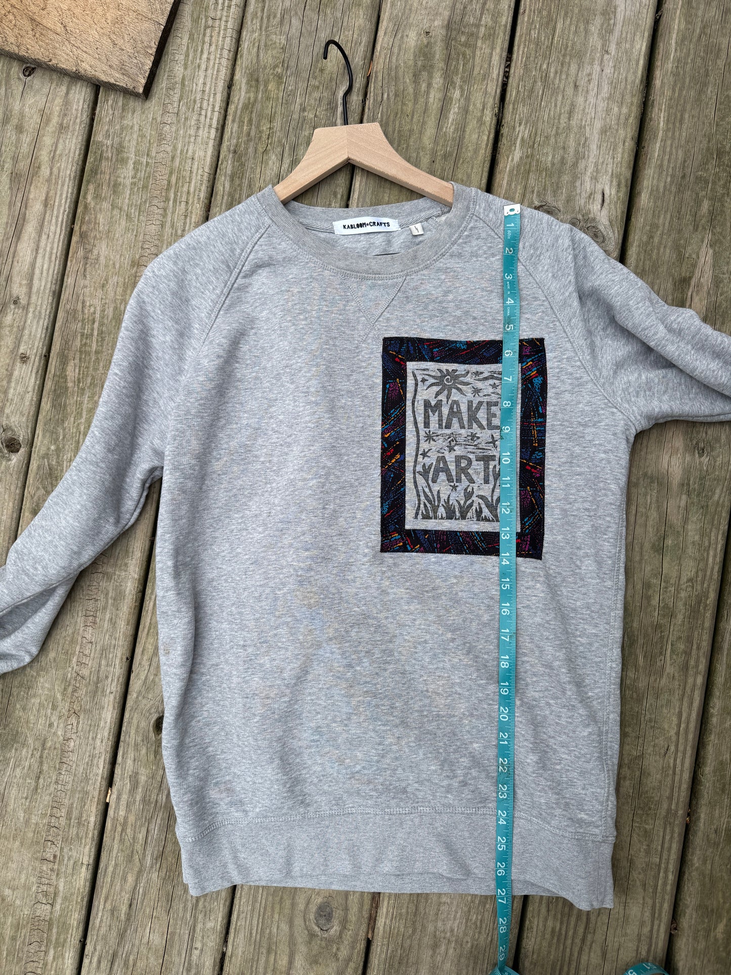 Grey Sweatshirt with "Make Art" print (size l)