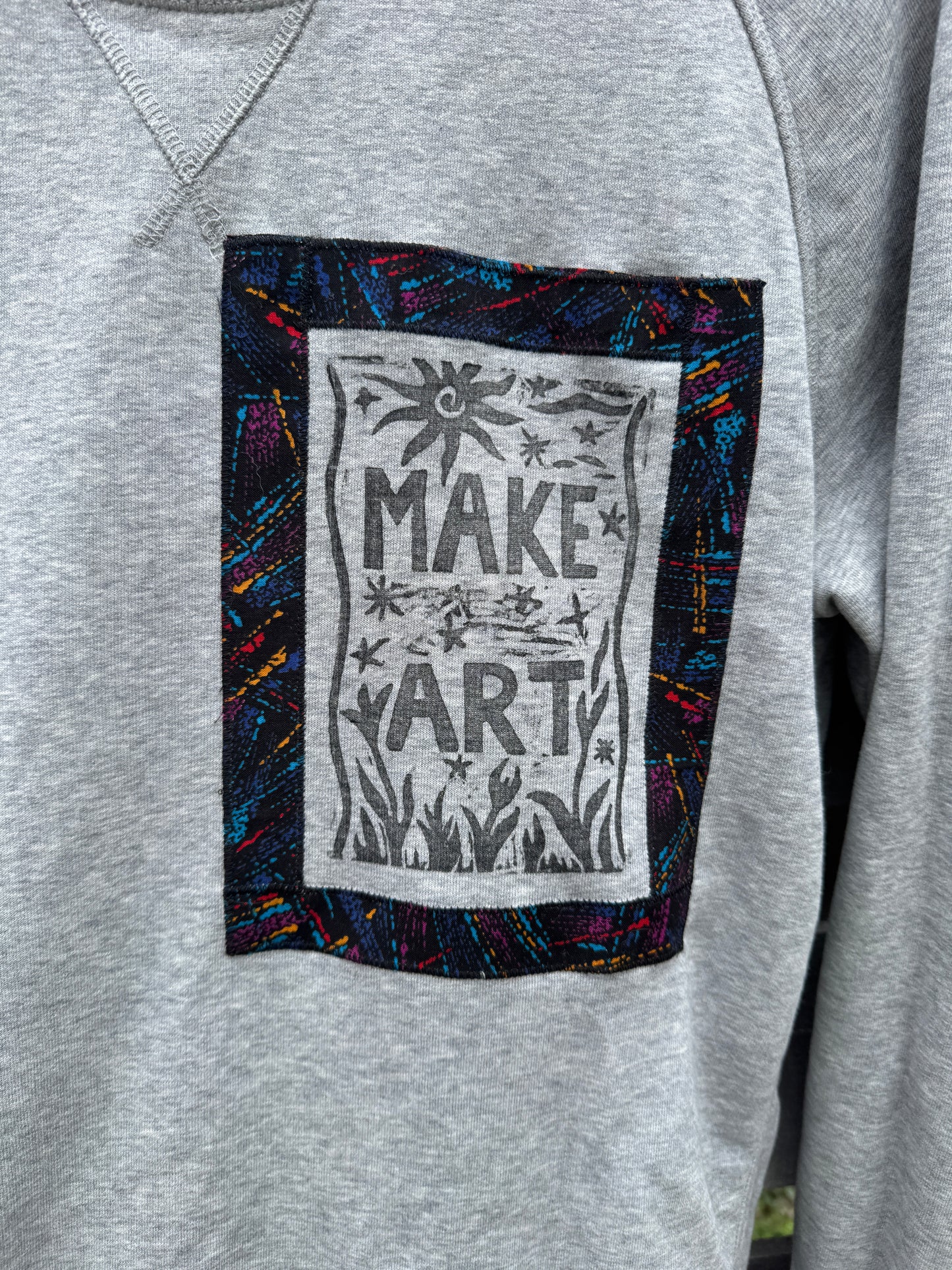 Grey Sweatshirt with "Make Art" print (size l)