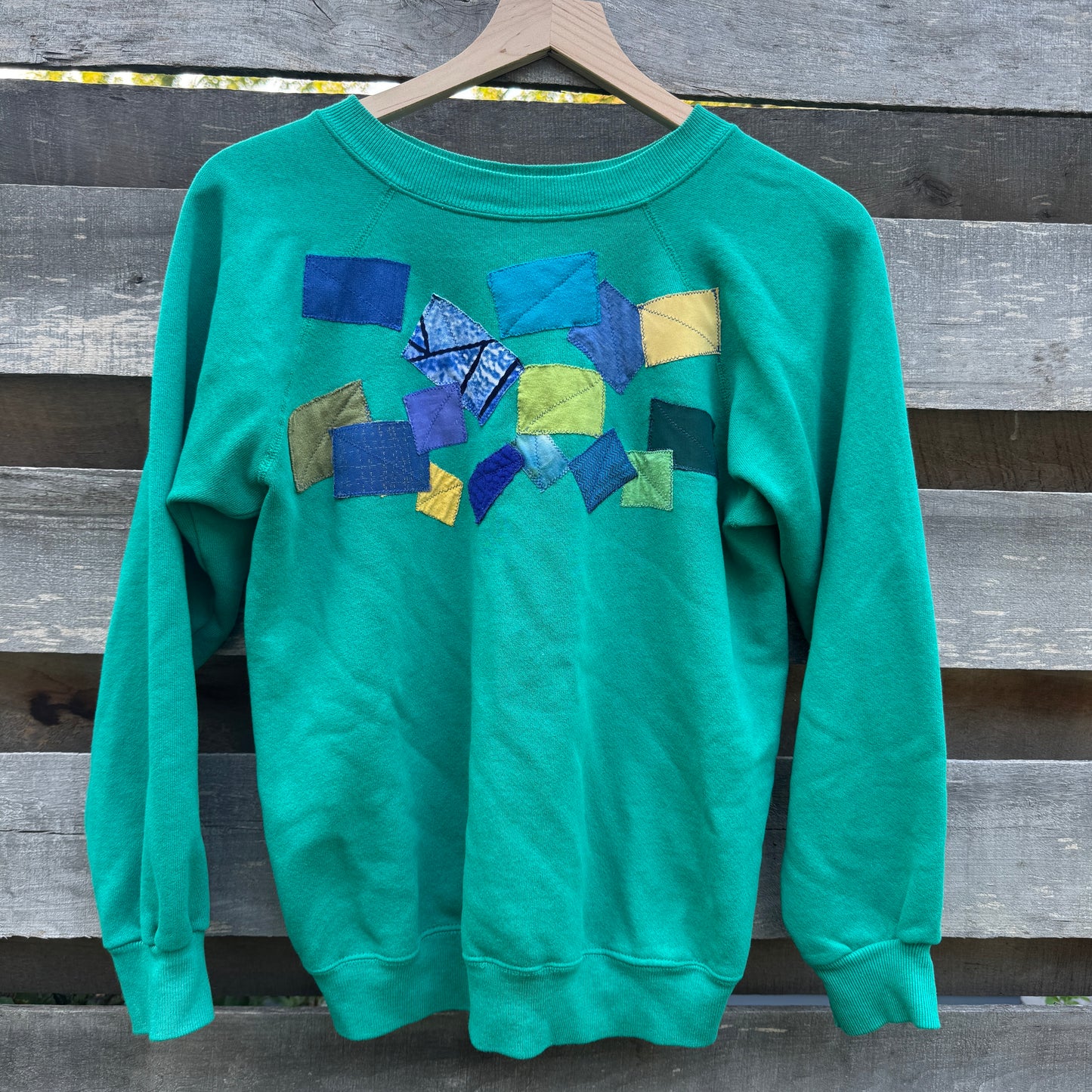 Green Sweatshirt with Abstract Appliqué (size M)